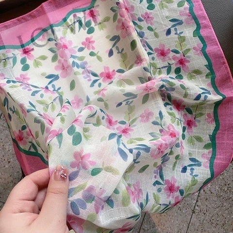 Khăn vuông linen họa tiết hoa hồng size 58x58cm