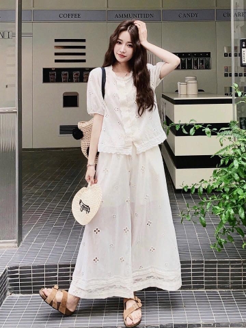 Bộ thô ren cộc tay trắng Na Na thêu hoa quần suông dài