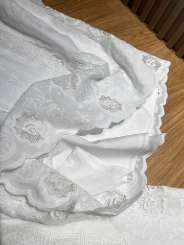 Bộ thô trắng NaNa áo cộc tay quần sooc hoa ren