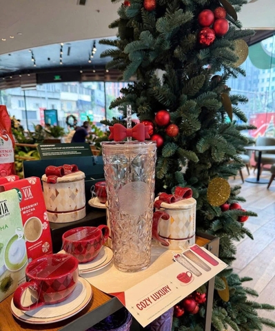 Cốc Starbucks trắng nơ đỏ 710ml