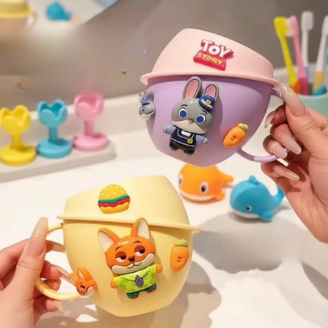 Set 2 cốc Zootopia cáo thỏ kèm bàn chải