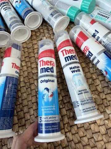 Kem đánh răng ống THERAMED 100ml 2 màu