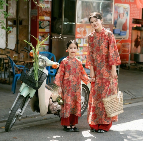 Áo dài MẸ đỏ hoa mẫu đơn vải nhung tăm dành cho Mẹ