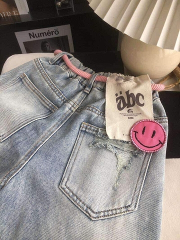 Quần baggy jean cạp chun phối dây hồng mặt cười cho bé gái