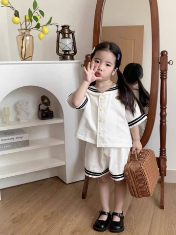 Bộ thủy thủ trắng viền đen kèm quần sooc Hi.Sun