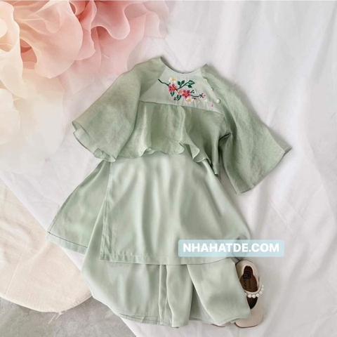 Áo dài lụa thêu hoa xanh Ngọc cho mẹ và bé
