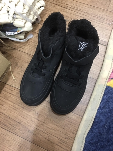 Giày sneaker H&M lót lông đen quai dán