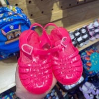 Sandal rọ nhựa mềm Medusa hồng neon