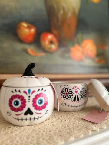 Nến bí ngô Halloween màu trắng hình mặt cười 18oz