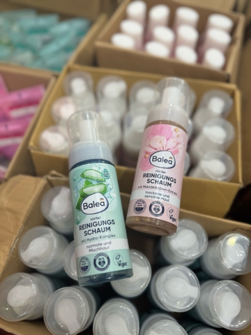 Sữa rửa mặt TẠO BỌT Balea 150ml 2 màu chiết xuất Lô hội (Xanh) và Dầu hạnh nhân (Hồng)
