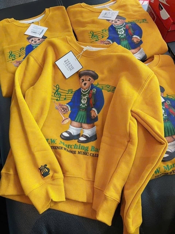 Áo nỉ Teenie Weenie màu vàng T.W.Marching Band thêu gấu cổ tròn