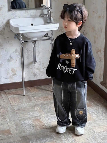Bộ áo nỉ dài tay đen Rocket quần jean khói rách dáng suông cho bé trai