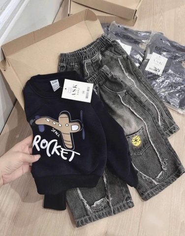 Bộ áo nỉ dài tay đen Rocket quần jean khói rách dáng suông cho bé trai