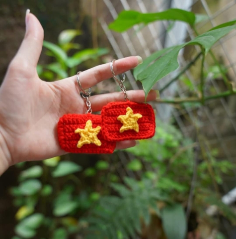 Móc khoá len móc Cờ đỏ sao vàng