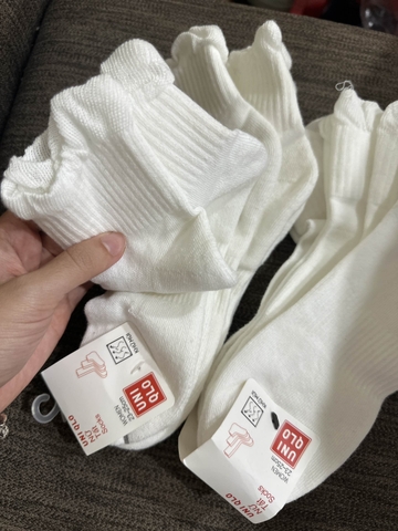 Set 3 đôi tất Uniqlo size 23-25cm cho nữ có viền bèo
