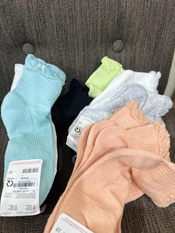 Set 3 đôi tất Uniqlo size 23-25cm cho nữ có viền bèo