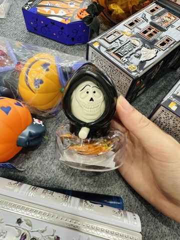 Đầu lâu Halloween xoay mặt kèm kẹo