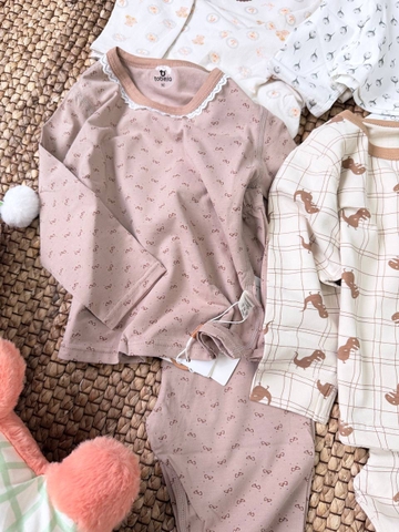 Bộ cotton Tobeja dài tay nâu hoạ tiết nơ chấm bi cổ phối viền ren