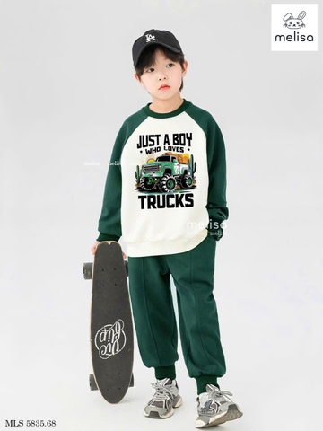 Bộ nỉ raglan Just A Boy Who Loves Trucks trắng xanh lá hãng Melisa