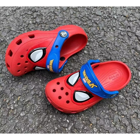 Dép Sục Crocs Spiderman đỏ quai xanh