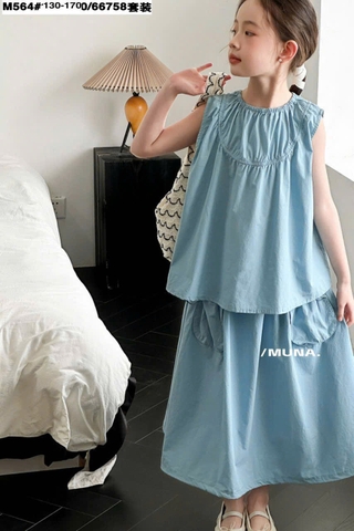 Bộ xanh denim Munaya Studio áo sát nách chân váy maxi có túi