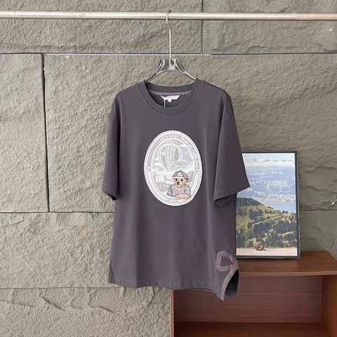 Áo phông cộc tay Tweedle Winer 3 màu Trắng, Xanh, Ghi xám hình con gấu Oval nơ gấu áo