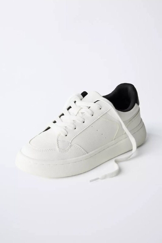 Giày sneaker Zara màu trắng lót đen cao 4cm