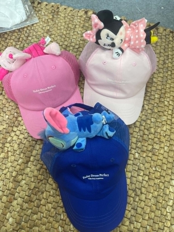 Mũ lưỡi trai lưới gắn gấu bông hoạt hình các màu Chuột Minnie, Stitch xanh, Heo hồng Piglet