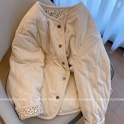 Áo khoác be trần trám cổ tròn lót hoa nhí