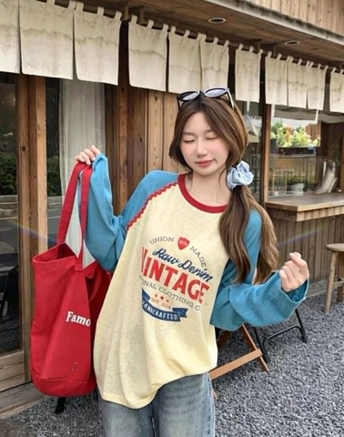 Áo cotton dài tay Mao Mao xanh dương cổ đỏ chữ VINTAGE