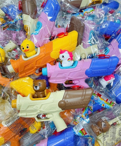 Súng nước hoạt hình kèm charm 4 màu