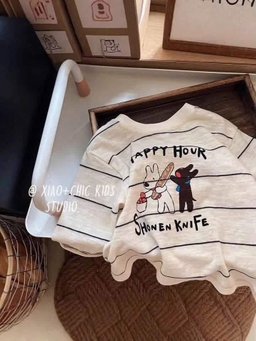 Áo dài tay kẻ ngang xanh và đen Happy Hour