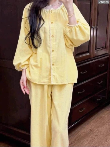 Bộ mặc nhà dài tay cổ tròn màu vàng cho nữ