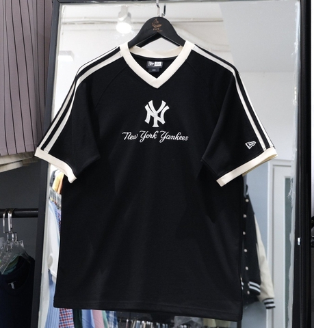 Áo Cổ Tim Thêu Ngực