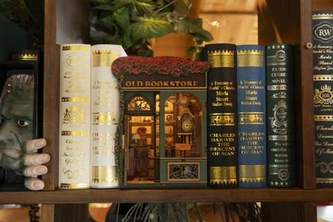 Mô Hình Halom book nook diy Old Book Store