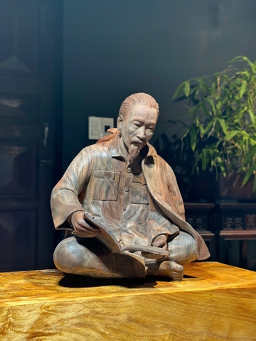 Tượng Bác Hồ Ngồi Đọc Sách - Không Đế