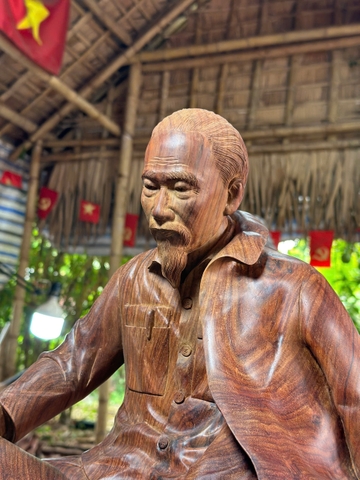 Tượng Bác Hồ ngồi đọc sách – Tượng để bàn làm việc