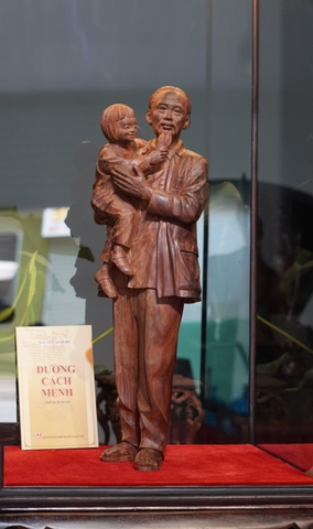 Tượng Bác Hồ & Thiếu Nhi