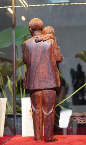 Tượng Bác Hồ & Thiếu Nhi