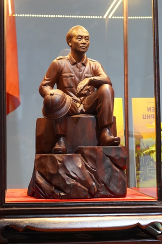Tượng Đại Tướng Võ Nguyên Giáp