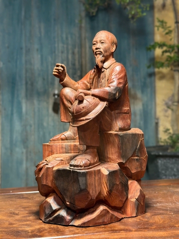 Tượng Bác Hồ ngồi phiến đá mini nhỏ phù hợp để bàn