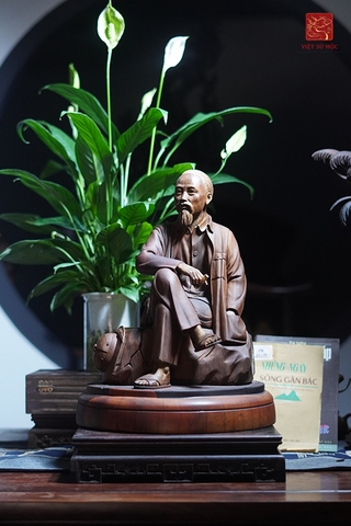 Tượng Bác Hồ thao thức