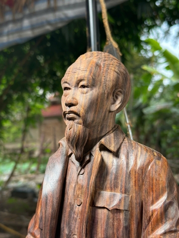 Tượng Bác Hồ Về Thăm Quê