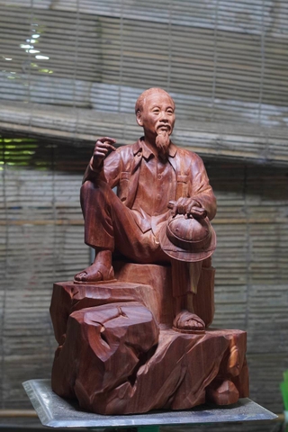 Tượng Bác Hồ ngồi Phiến Đá