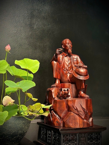 Tượng Bác Hồ ngồi Phiến Đá