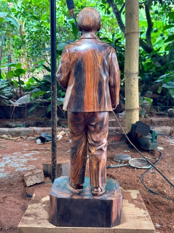 Tượng Bác Hồ Về Thăm Quê