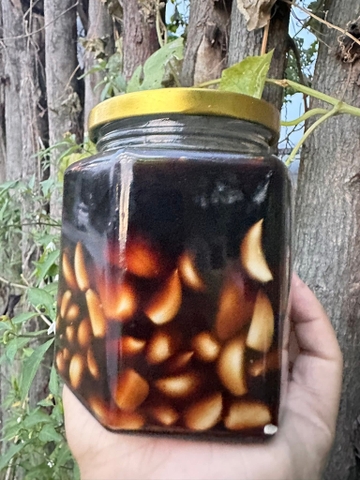 Tương tamari ngâm tỏi lâu năm