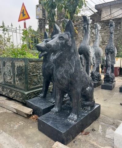 Linh vật chó đá