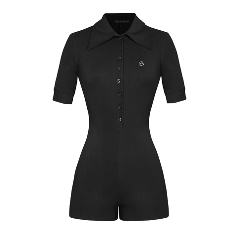 Jumpsuit nữ ngắn cổ bẻ cài nút sexy SISTERS thiết kế tay lửng ôm sát body tôn dáng màu đenlogo inox Camill