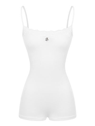 Jumpsuit nữ 2 dây cổ phối viền ren SISTERS dáng ngắn ôm body